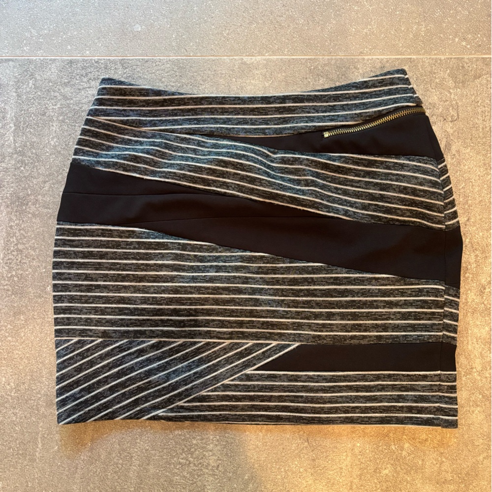 Stylish Black and Gray Women's mini Skirt
MM Couture size L